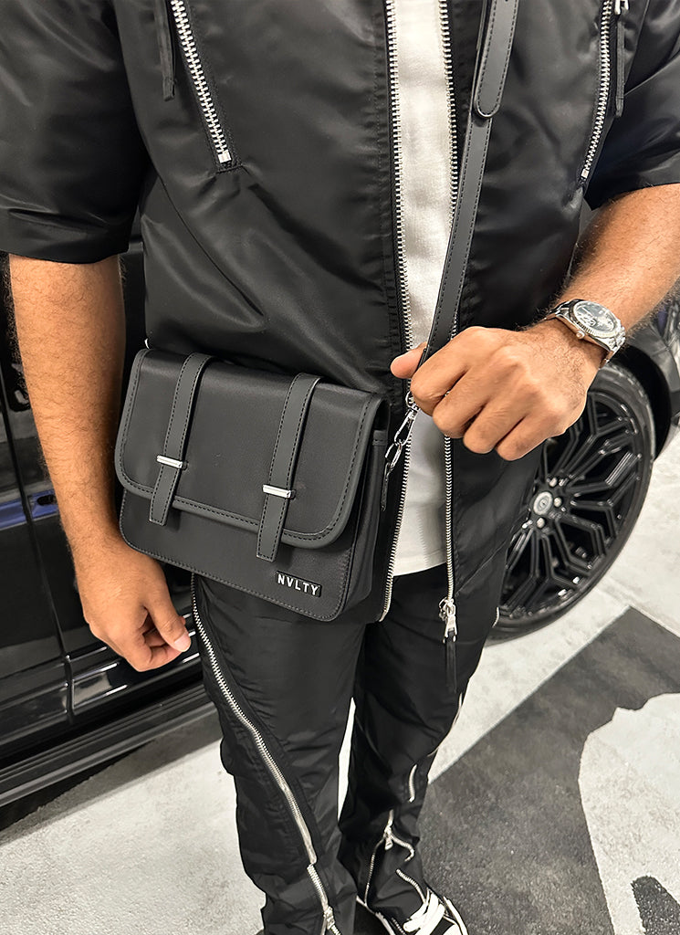 Umhängetasche mit Logo - Schwarz