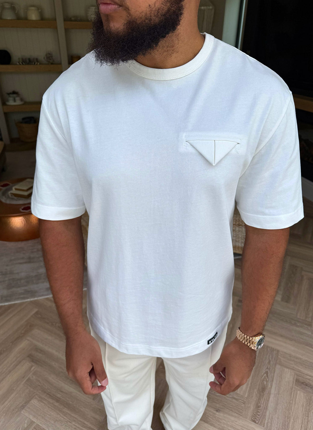 T-shirt à pochette blanche